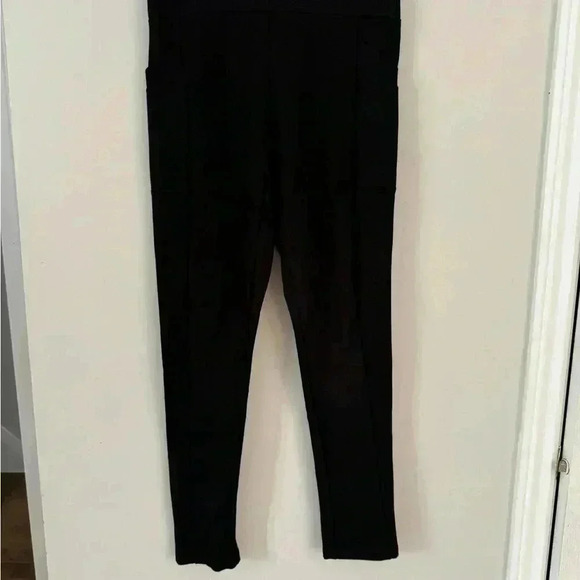 Mandalay yoga pants. Made in Montreal, Canada. - Picture 2 of 8